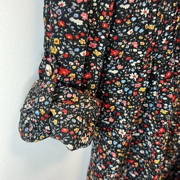 KAii Women’s Black Floral Roll up Sleeve Button up Tie Waist Blouse Size Medium - Picture 4 of 7